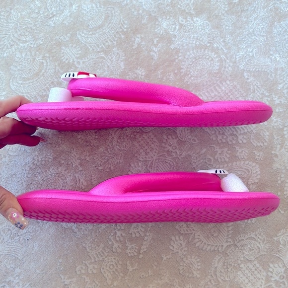 Brand New Hello Kitty Pink Thong Flip Flops Slides Sandals Comfy Cute Fun - Picture 11 of 13